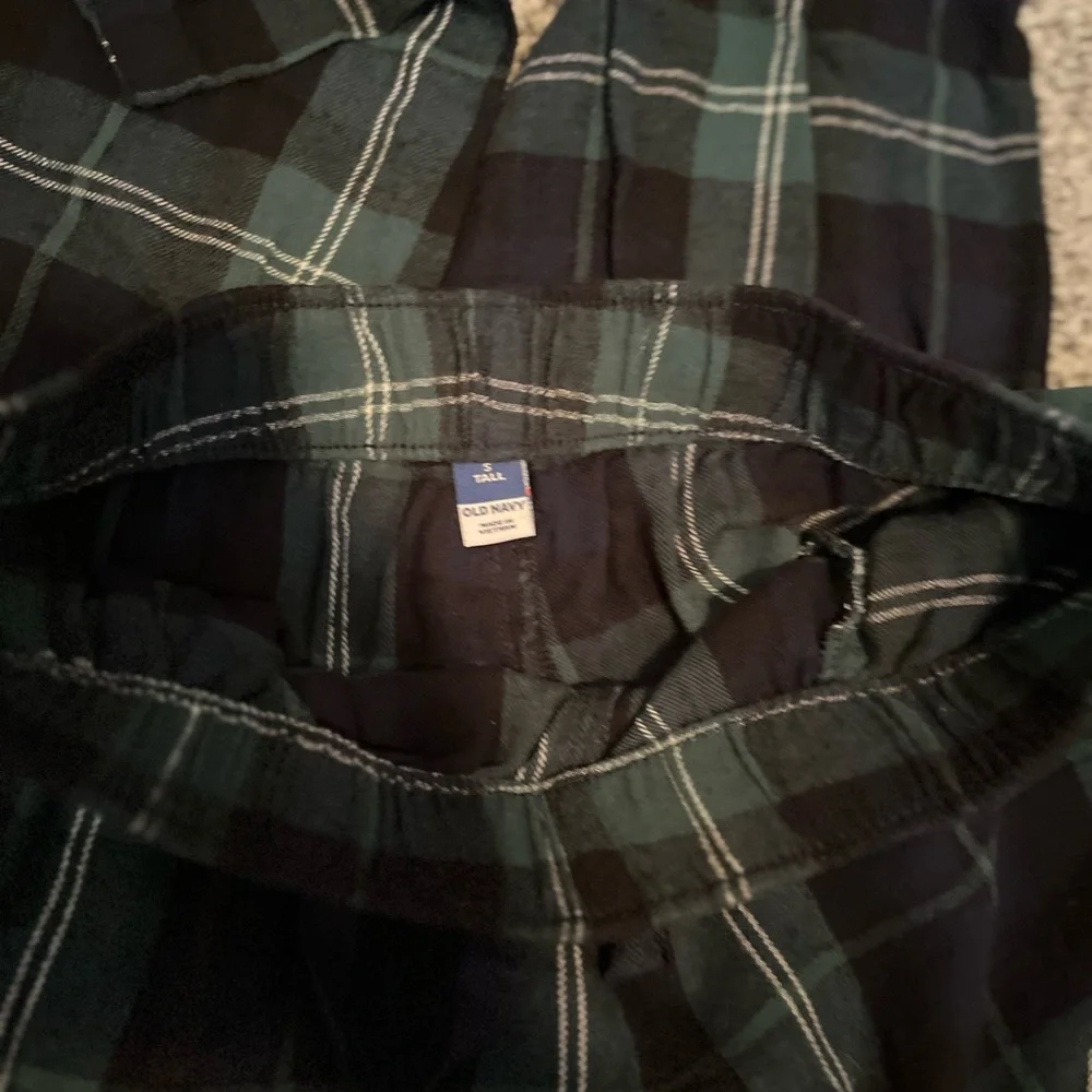 Women’s size small tall Old Navy Green and Navy Plaid Drawstring Joggers